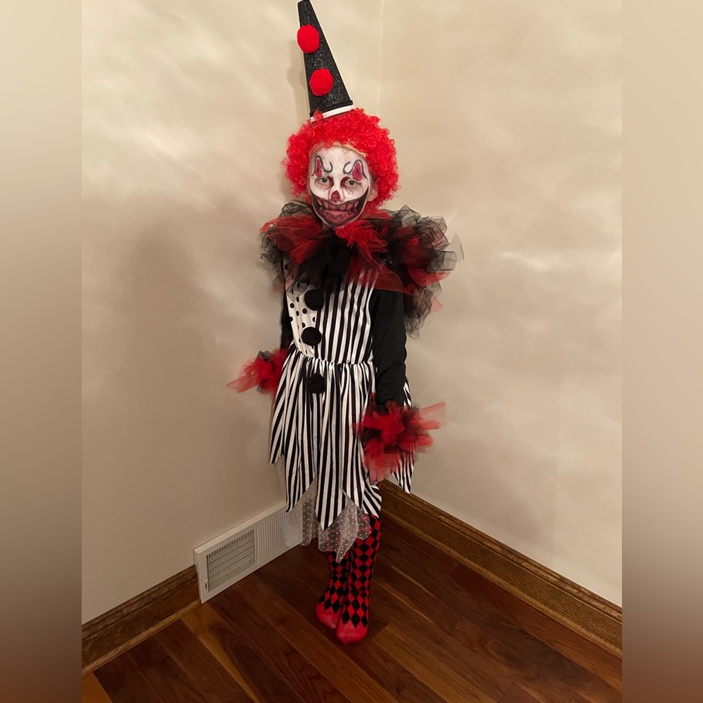 Halloween Costumes: Girl Clown